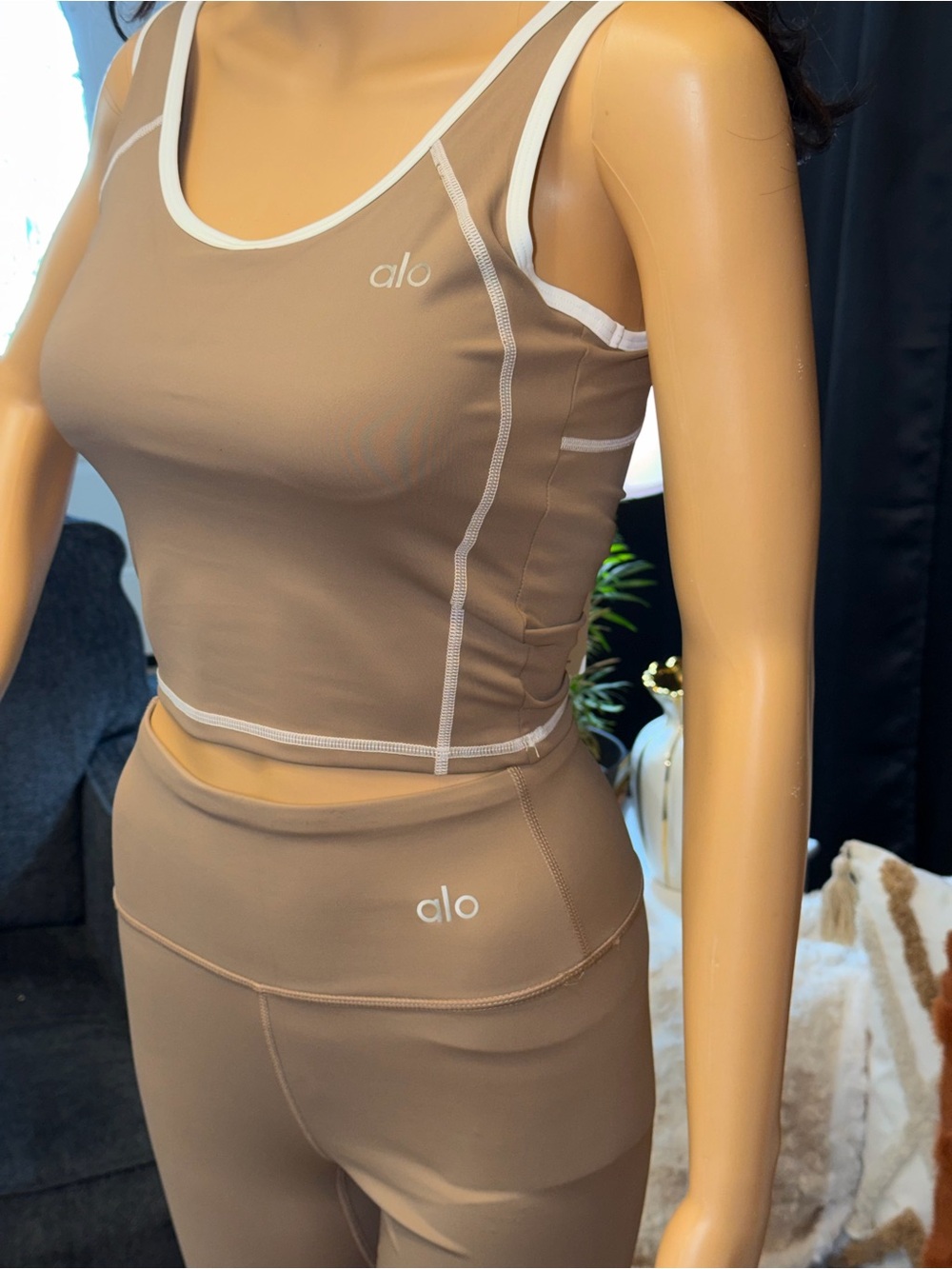 ALO Yoga Taupe Seamless Cropped Tank & High-Waist Bike Shorts Set - Picture 5 of 7